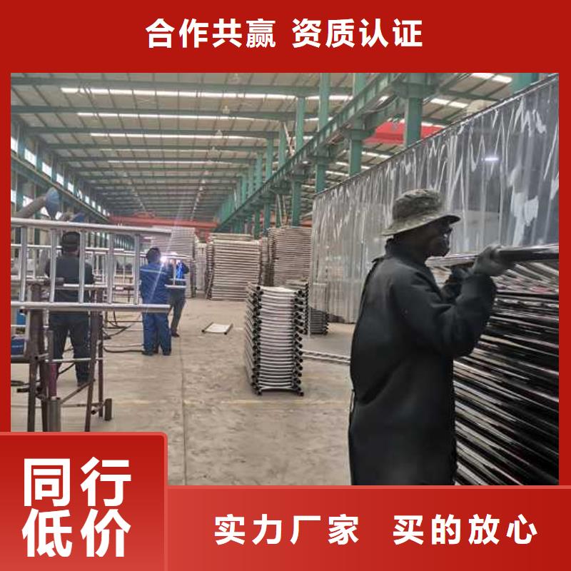 道路護欄防撞護欄實力廠商細節(jié)之處更加用心