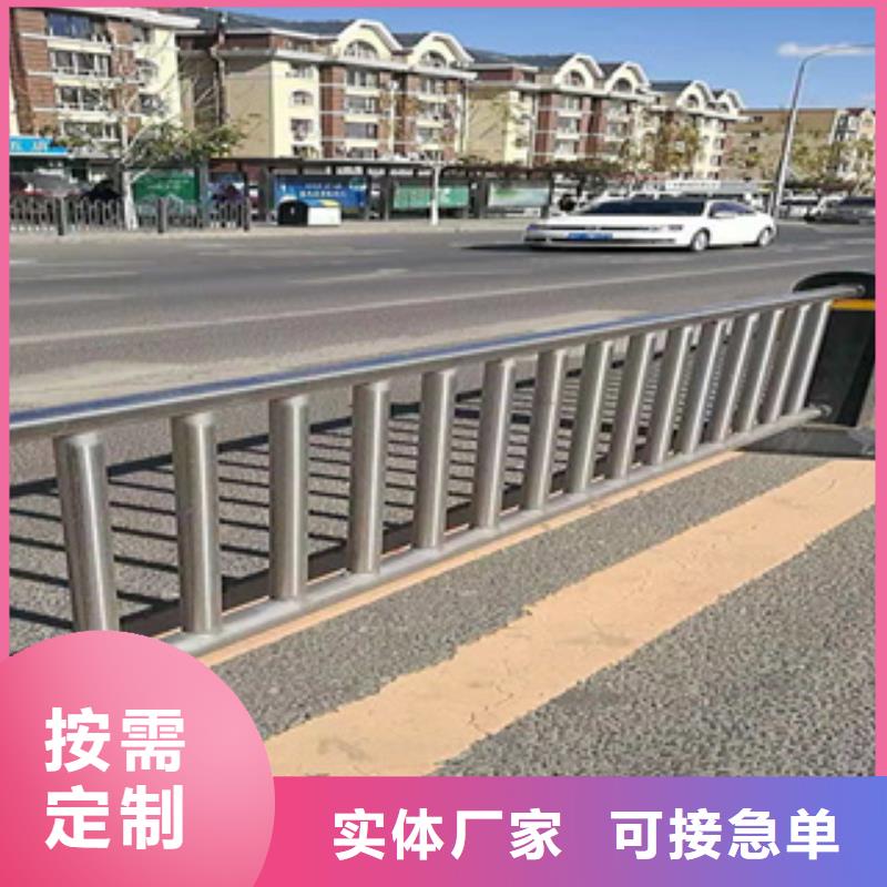 橋梁防撞欄桿碳素鋼復(fù)合管護(hù)欄實(shí)地大廠