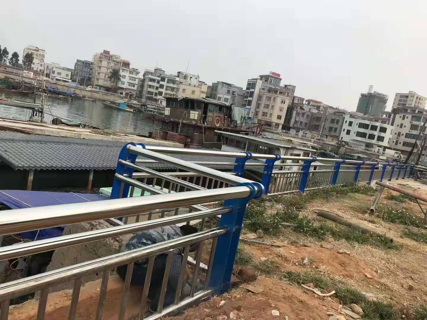 不锈钢复合管护栏哪里便宜本地生产厂家