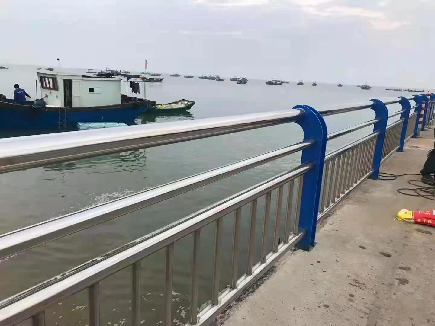 不锈钢复合管护栏图片本地生产厂家