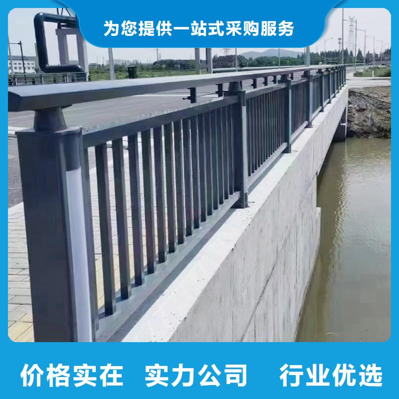 Q355B河道橋梁護欄安裝實拍展現(xiàn)橋梁防撞護欄匠心打造