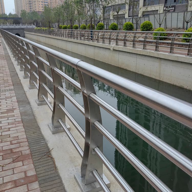 不锈钢护栏_河道护栏货源充足