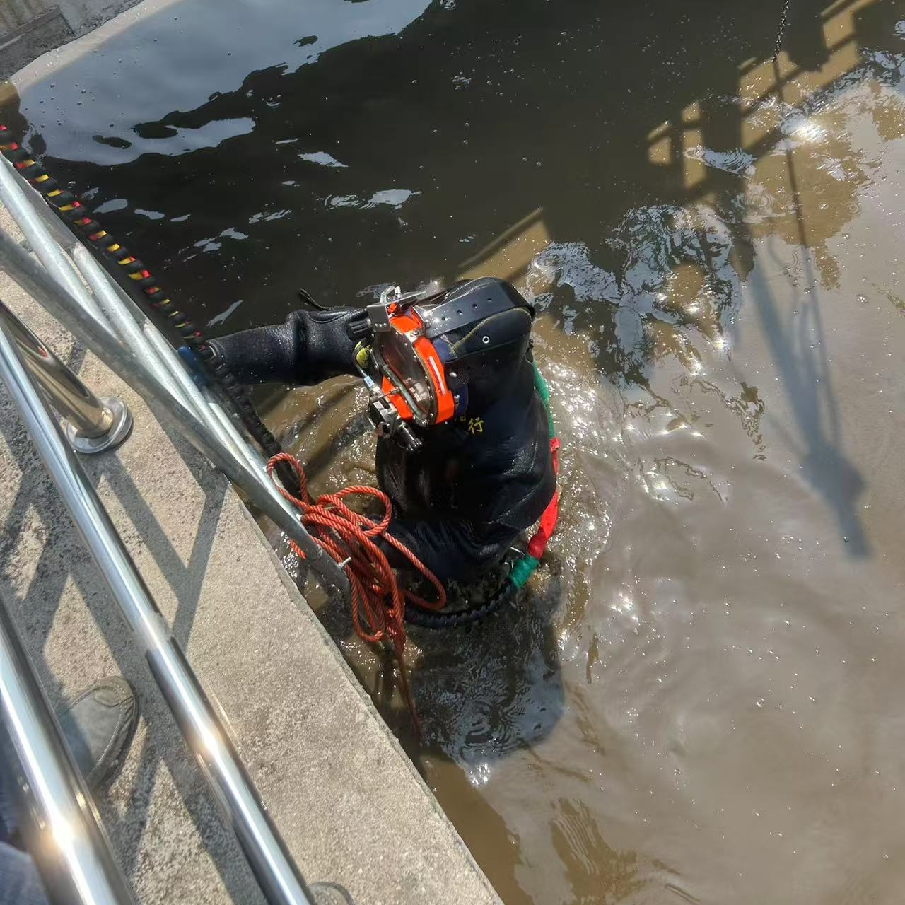 水下砌墻水下難題，一鍵攻克