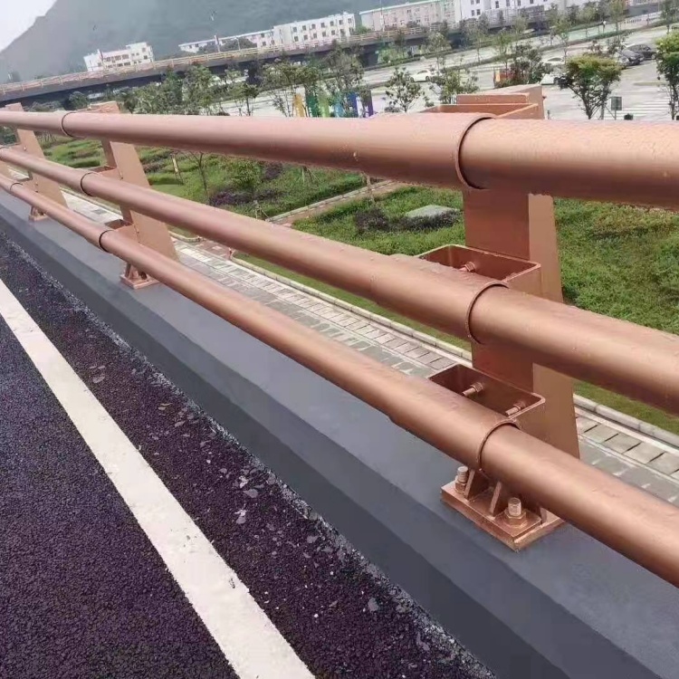 橋梁護欄不銹鋼復(fù)合管供您所需