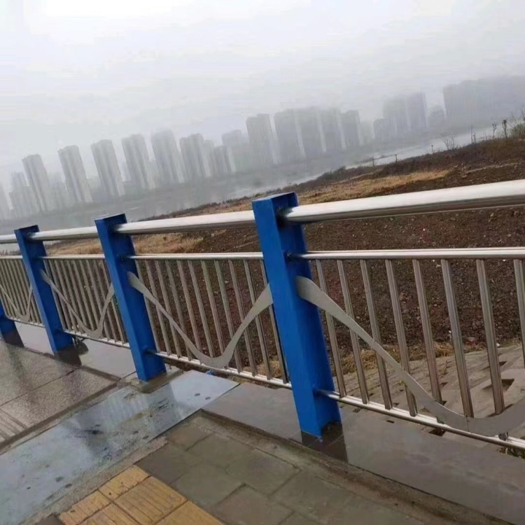橋梁護(hù)欄不銹鋼防撞護(hù)欄工廠直供