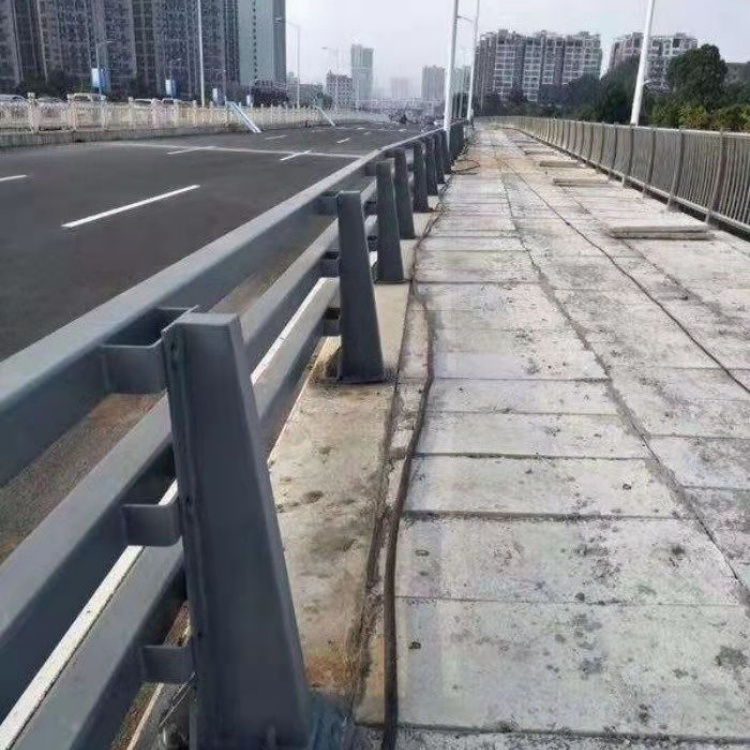 不銹鋼護(hù)欄橋上防撞鋼護(hù)欄優(yōu)質(zhì)工藝