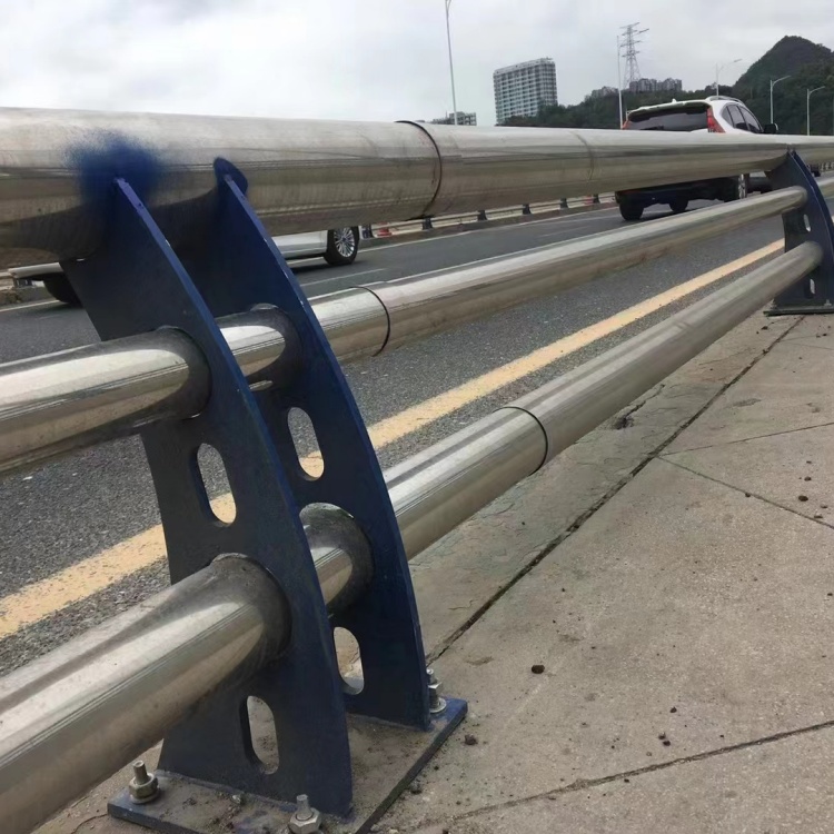 道路護欄拉索防撞護欄量大從優(yōu)