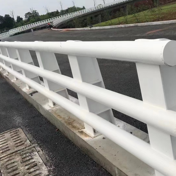 道路護欄304不銹鋼復(fù)合管護欄現(xiàn)貨滿足大量采購