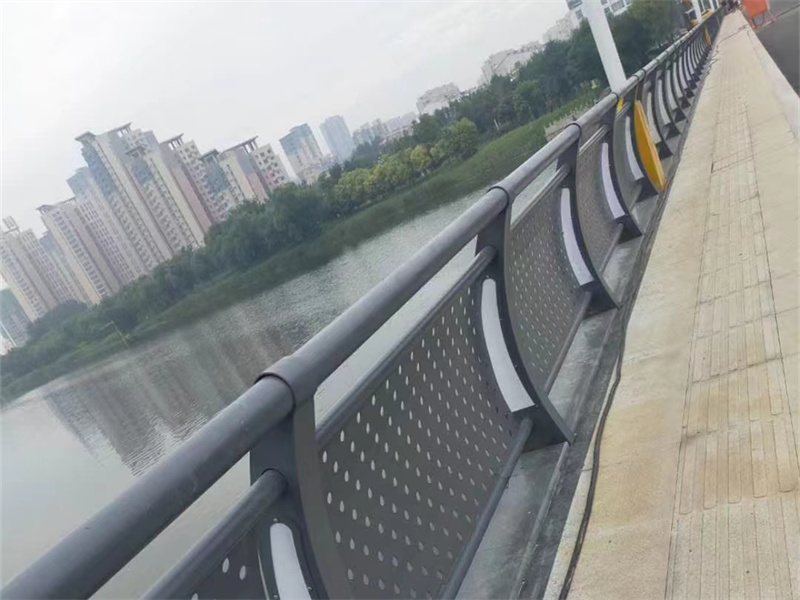 燈光護(hù)欄一站式采購商