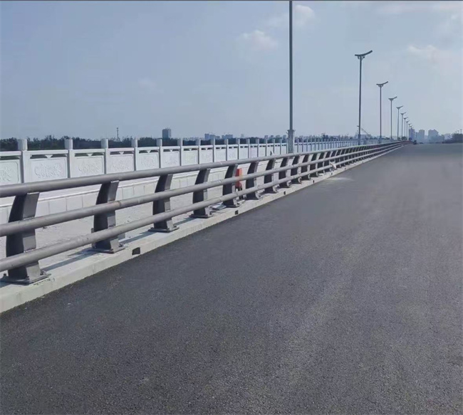 能做人行道護(hù)欄的廠家