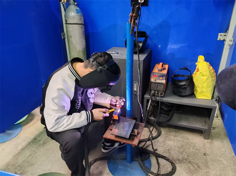 哪个技校能学氩电联焊|氩电联焊技术学校哪家好
