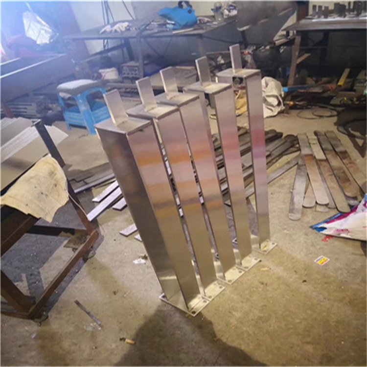 公路橋梁防撞欄桿焊接噴塑同城生產(chǎn)商