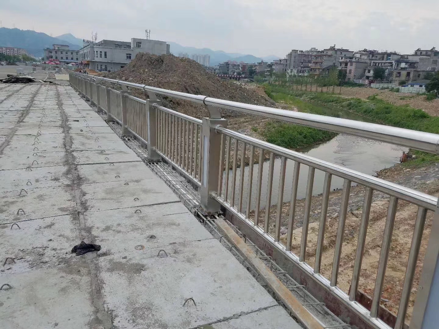 政桥梁护栏
型号