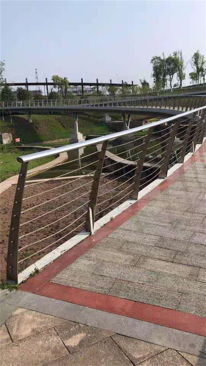 不锈钢木栈道钢丝绳护栏报价