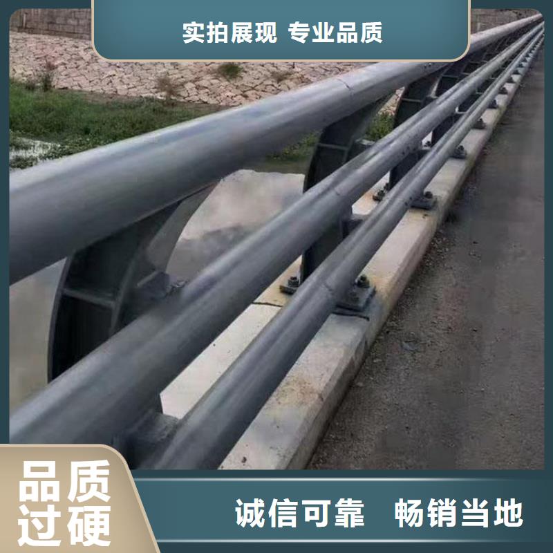 不銹鋼復(fù)合管防撞護(hù)欄【【中央分隔欄】】質(zhì)檢合格發(fā)貨當(dāng)?shù)貜S家