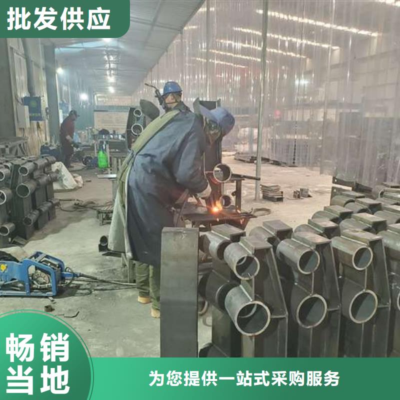 不銹鋼碳素鋼復(fù)合管護(hù)欄供不應(yīng)求同城廠家