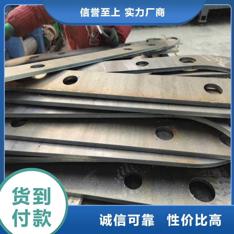 不銹鋼復(fù)合管護(hù)欄_【中央分隔欄】現(xiàn)貨采購(gòu)當(dāng)?shù)厣a(chǎn)廠家