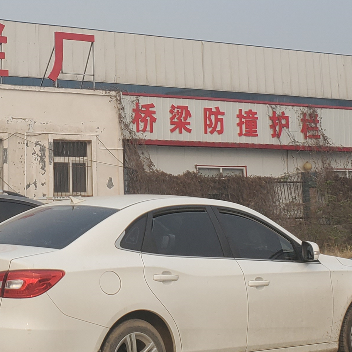 橋梁護欄 不用_道路護欄廠從源頭保證品質(zhì)