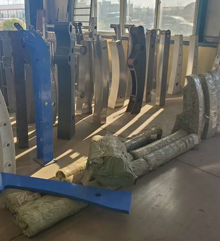 橋梁護欄不用棧道護欄廠打造行業(yè)品質(zhì)