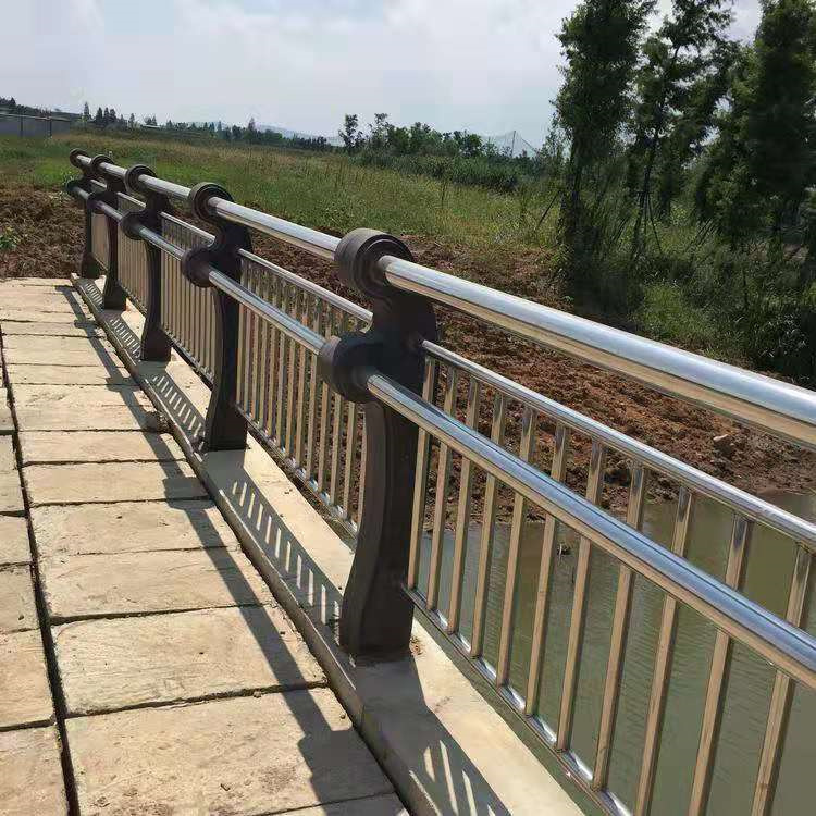道路護(hù)欄現(xiàn)貨同城生產(chǎn)商