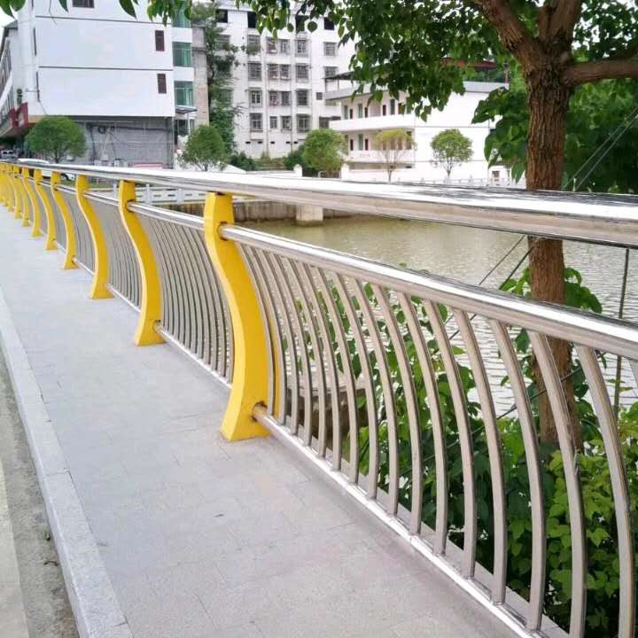 護(hù)欄橋梁護(hù)欄廠量少也做現(xiàn)貨交易