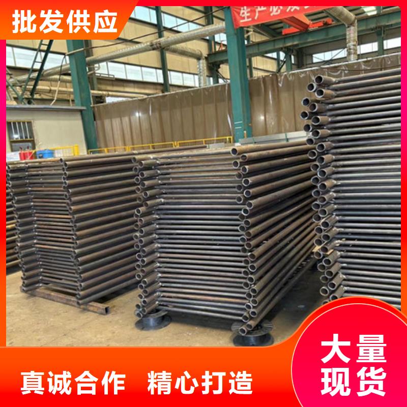 定制燈光防撞護(hù)欄的當(dāng)?shù)貜S家本地生產(chǎn)廠家