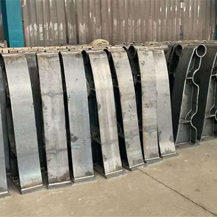 【護欄】國道抗沖擊圍欄款式新穎