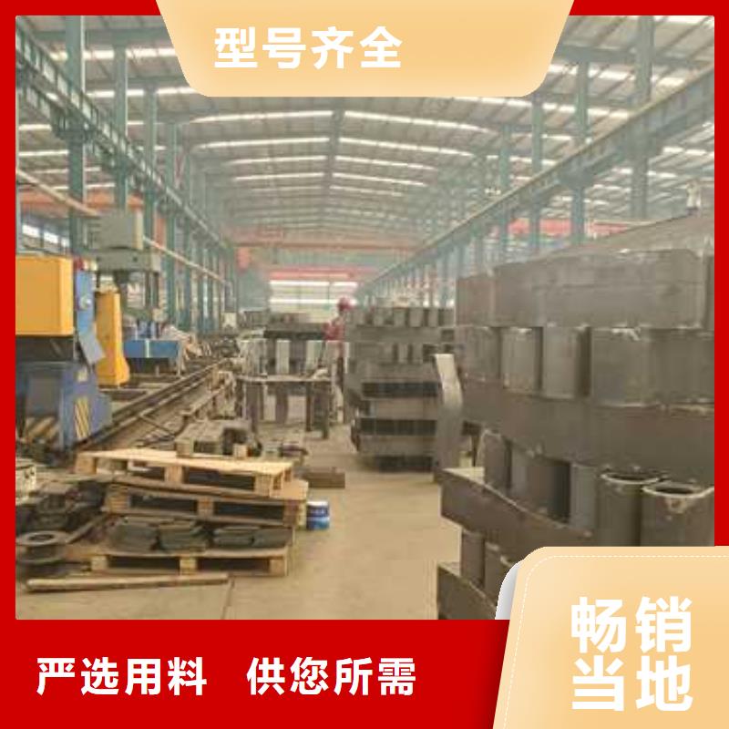 專注制造公路防撞護(hù)欄廠家{當(dāng)?shù)貆貨源