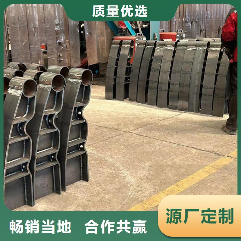 不锈钢碳素钢复合管护栏 【【道路护栏】】追求细节品质本地公司