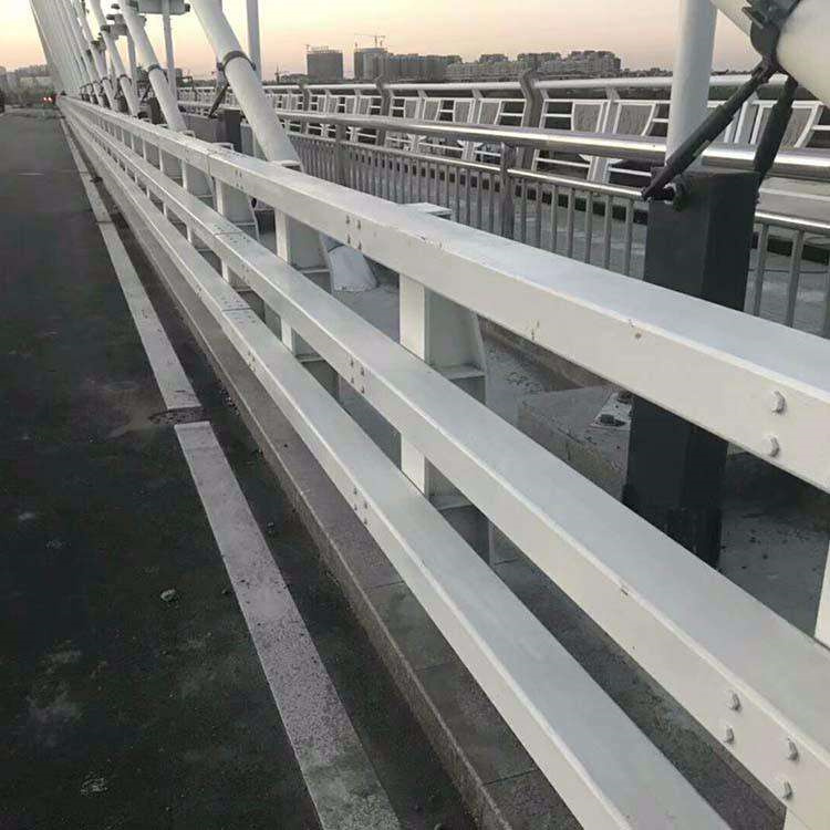 护栏专业的生产厂家