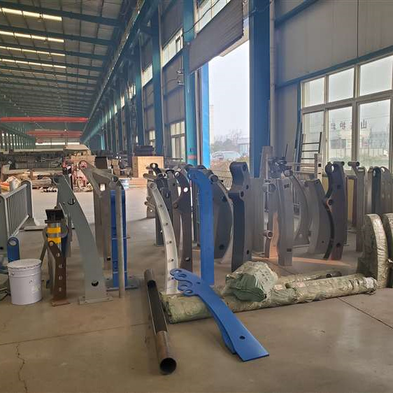 护栏镀锌波形护栏品质做服务