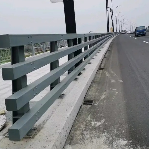 護(hù)欄道路護(hù)欄廠家工藝先進(jìn)