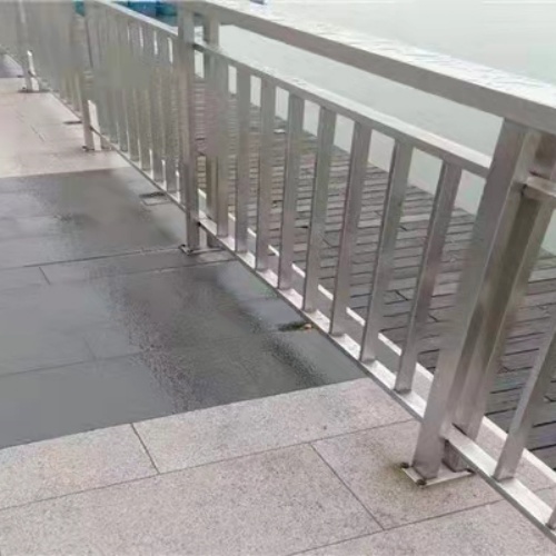 護欄,橋梁護欄欄桿聯(lián)系廠家