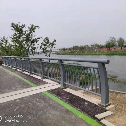 公路防撞护栏厂家品牌:汇星达护栏工程有限公司
