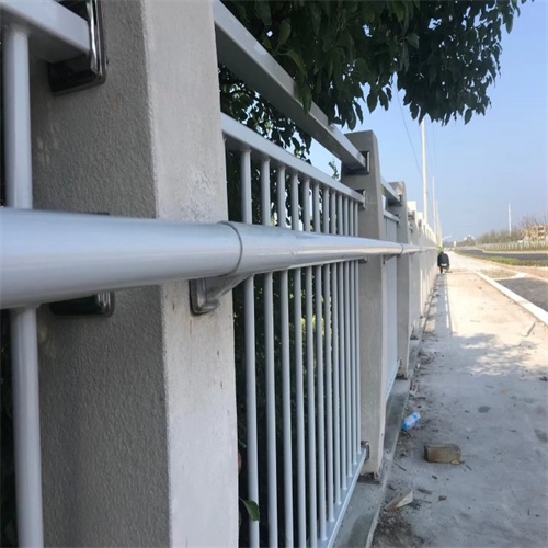 熱銷：燈光防撞護(hù)欄廠家