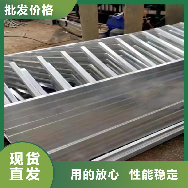 U型防撞护栏低价销售免费回电