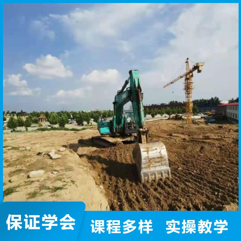 挖掘机培训学校哪里有挖掘机铲车叉车驾驶学校随到随学报名优惠