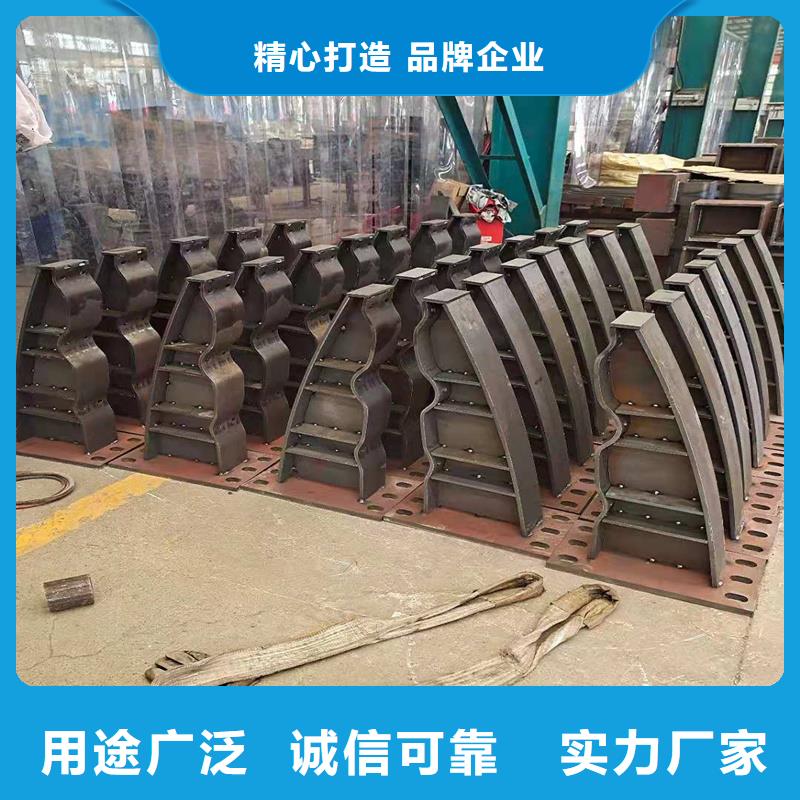 天橋不銹鋼護(hù)欄款式多樣拒絕偽劣產(chǎn)品