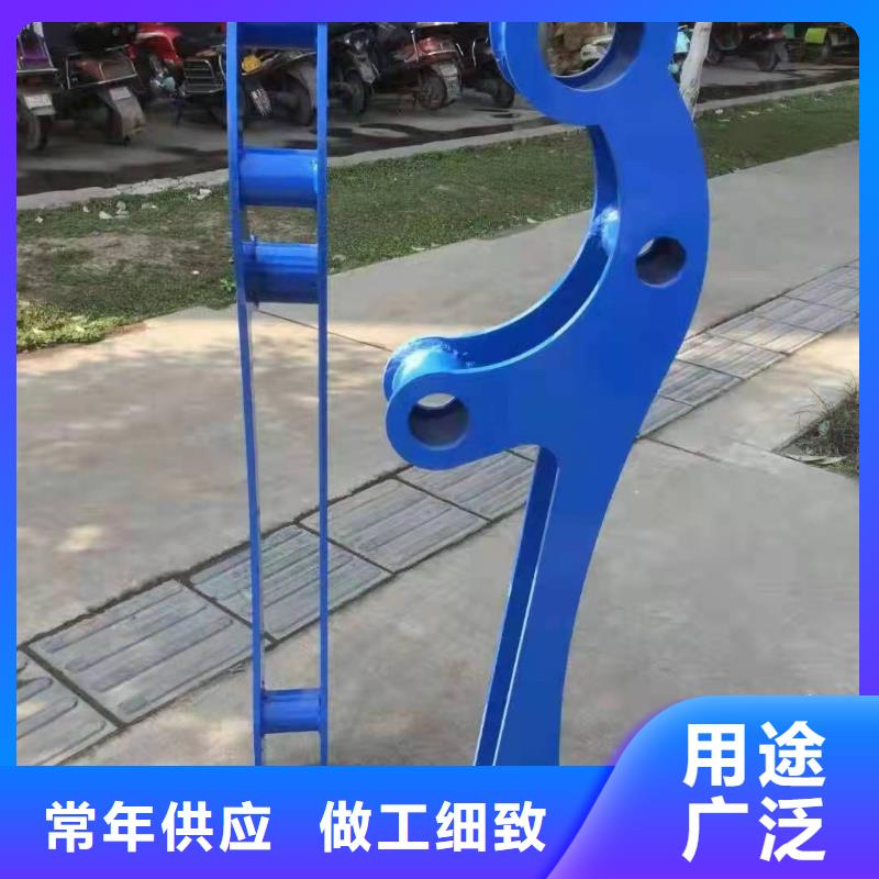 防撞護欄鍍鋅管噴塑護欄品質無所畏懼當?shù)貜S家