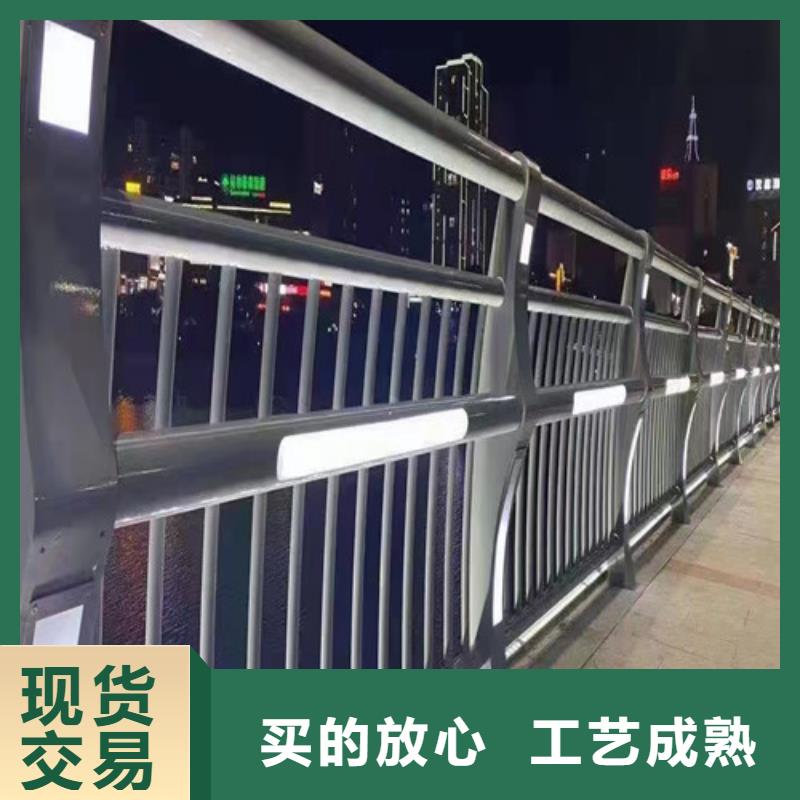 ?燈光防撞護(hù)欄源頭廠家產(chǎn)品實(shí)拍
