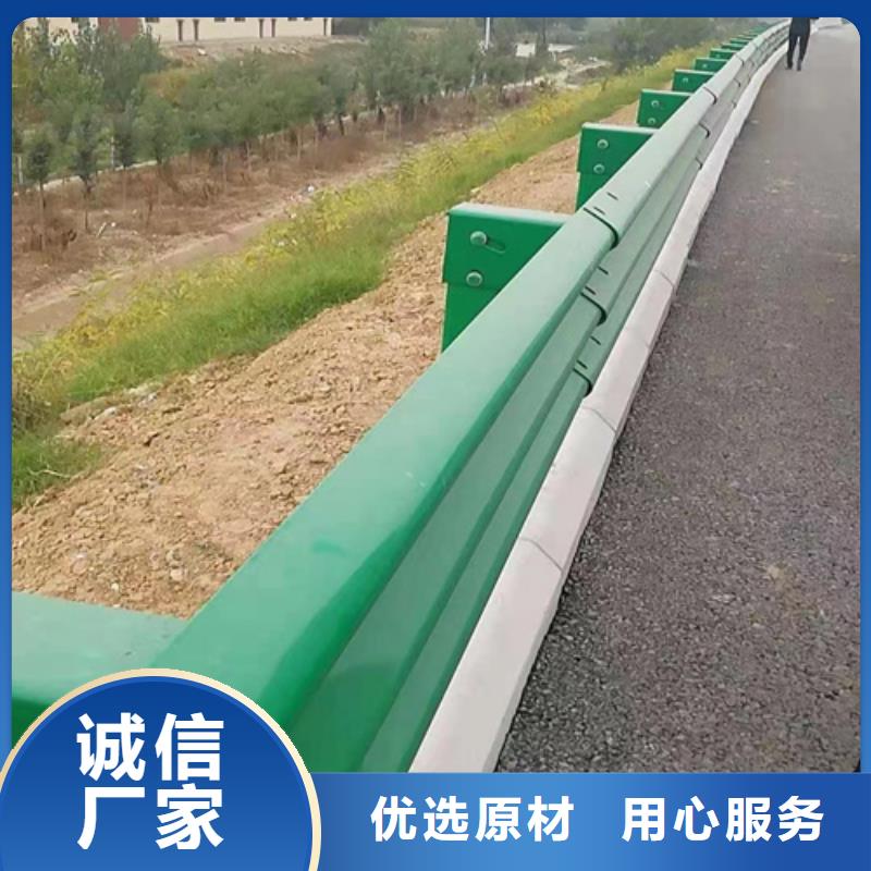 鄉(xiāng)鎮(zhèn)安保工程波形梁鋼護(hù)欄優(yōu)質(zhì)廠家自有生產(chǎn)工廠