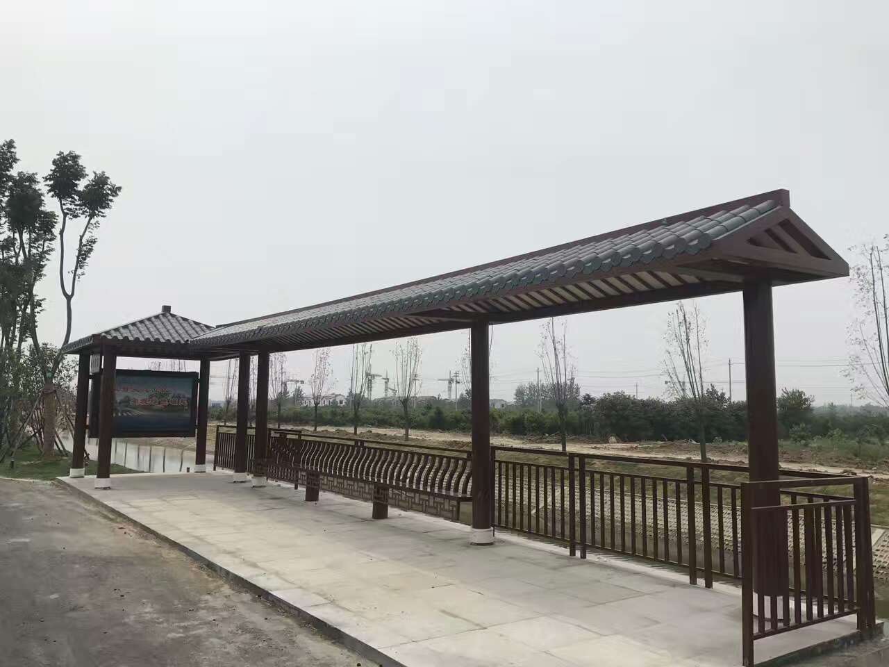 公交站臺(tái)房地產(chǎn)精神堡壘源廠定制