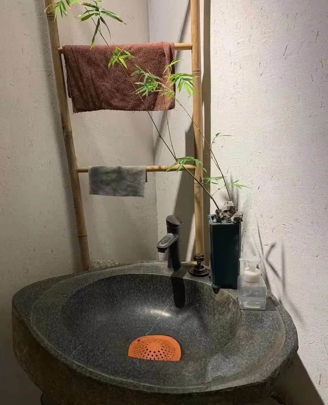 仿泥巴墻稻草漆源頭廠家，批發(fā)價(jià)，可施工