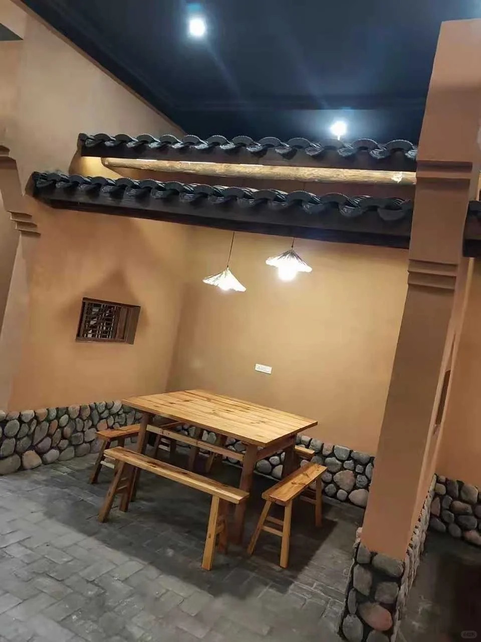 仿夯土稻草漆，藝術(shù)涂料廠家，農(nóng)家小院改造，仿夯土稻草泥施工價(jià)格