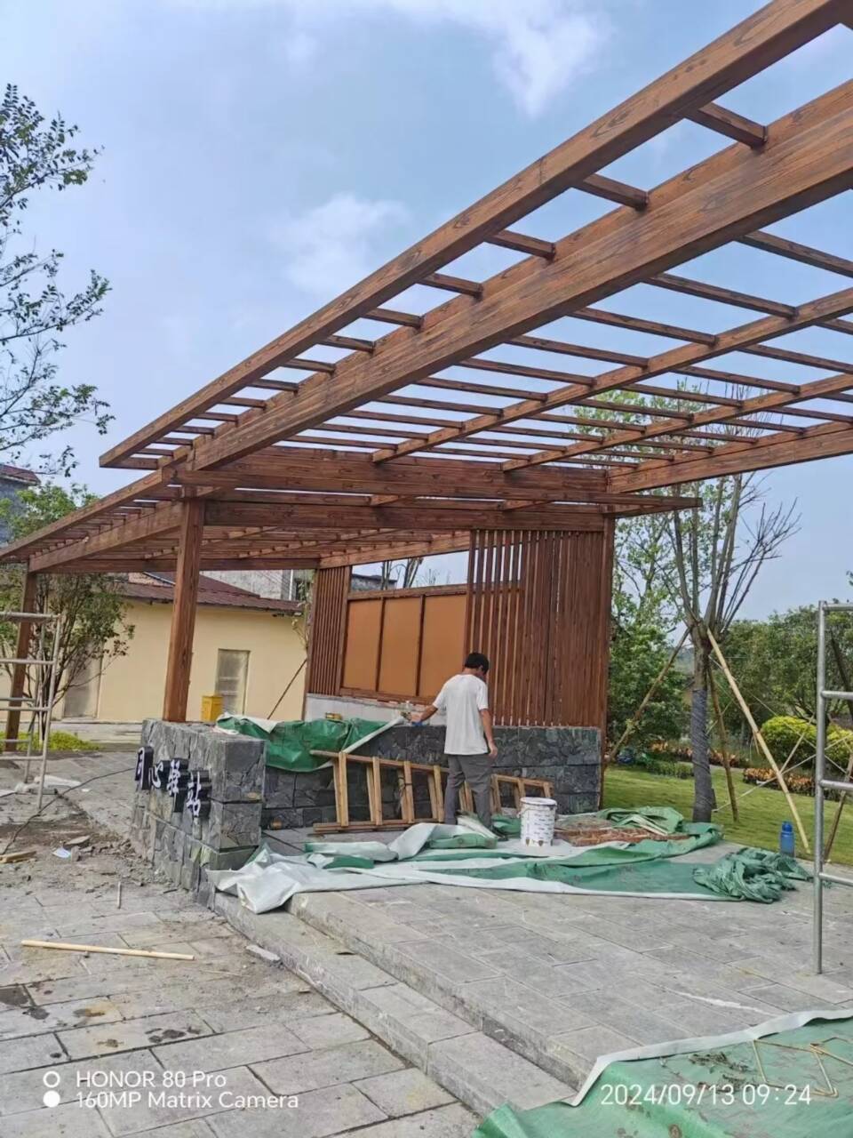 廊架护栏木纹漆，钢结构仿木纹漆，仿古木纹漆厂家施工