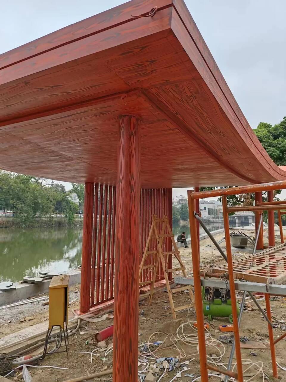 仿木纹漆，钢结构木纹漆，铝合金木纹漆施工多少钱