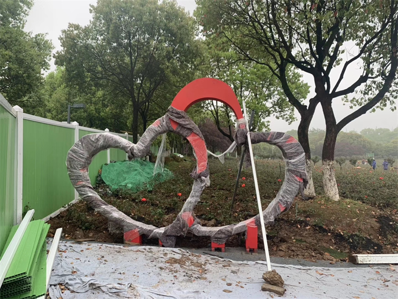公園景觀小品成品移動衛(wèi)生間貨源穩(wěn)定
