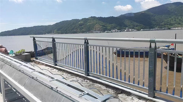 采購鋁合金燈光欄桿質(zhì)檢嚴(yán)格放心品質(zhì)