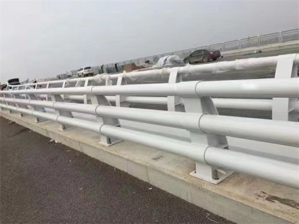 施工不銹鋼護(hù)欄廠家聯(lián)系方式防撞護(hù)欄廠家聯(lián)系方式質(zhì)量看得見