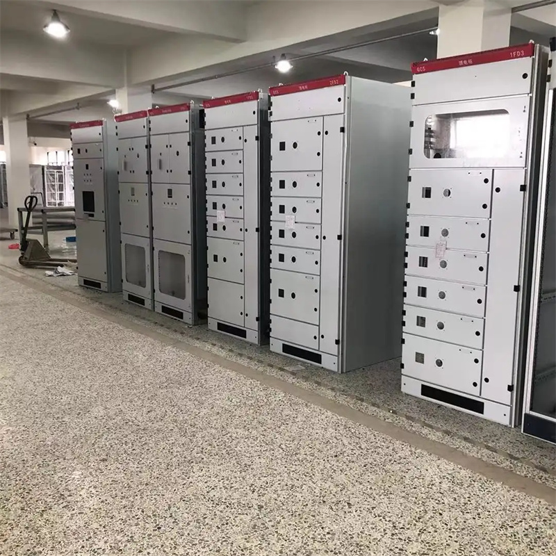 東廣c型材ggd柜現(xiàn)場安裝